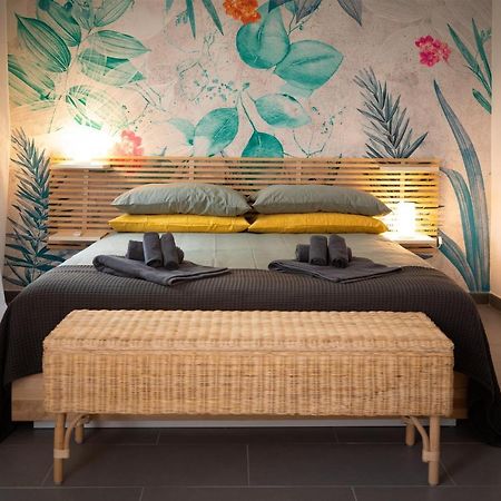 Via Calefati Land Apartment Бари Екстериор снимка