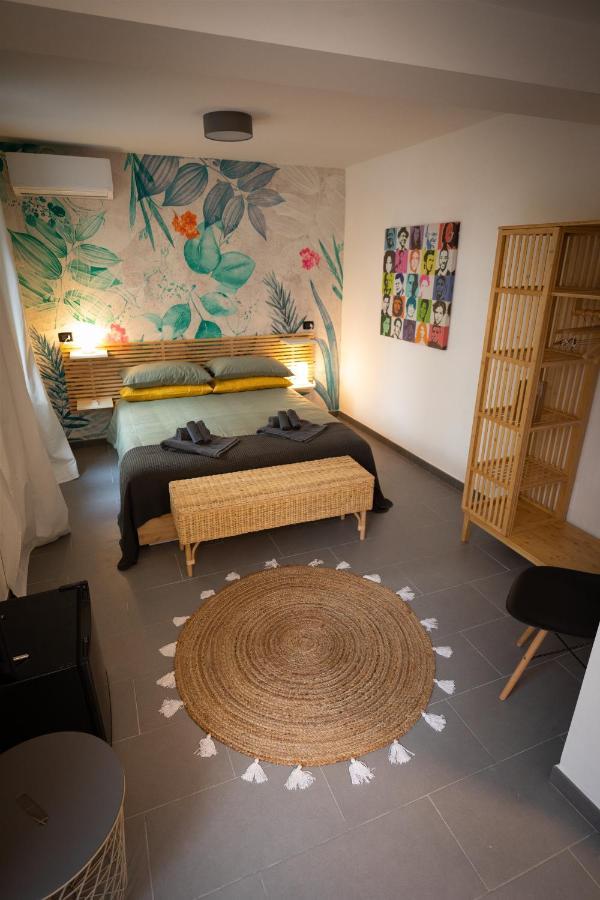 Via Calefati Land Apartment Бари Екстериор снимка